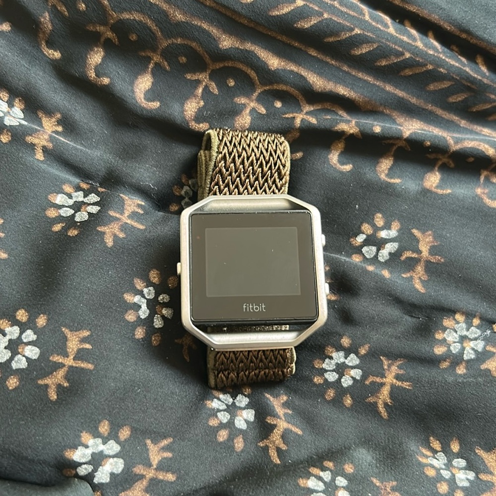 Fitbit Blaze Smart Fitness Watch,Time Display Black, Silver